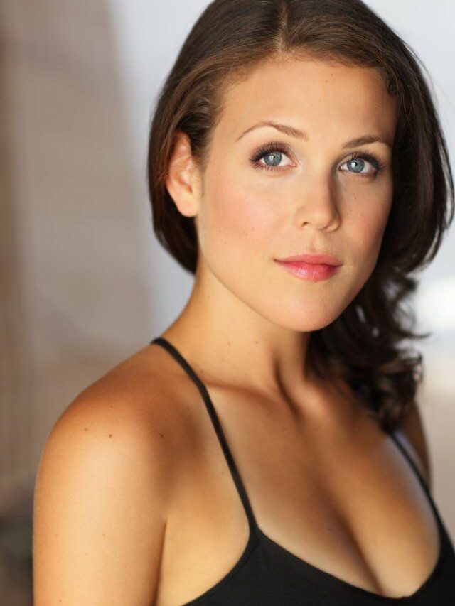 Erin Krakow Measurements, Partner, Age, Relationship, Married, Dating, Net Worth